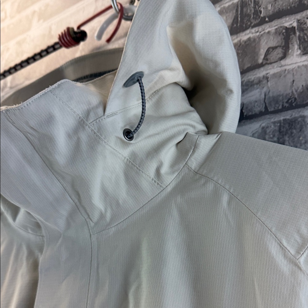 REI beige / Gray‎ Hooded Raincoat - Picture 14 of 15